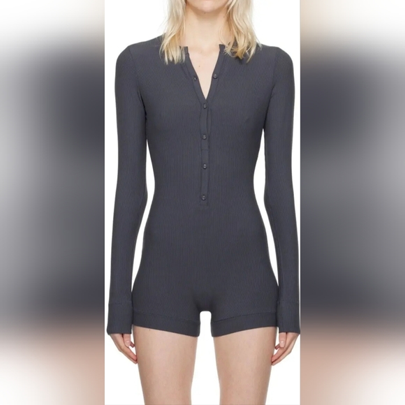 SKIMS Waffle Ash Soft Lounge Sleepwear Button Up Romper NWT size S - Picture 1 of 11